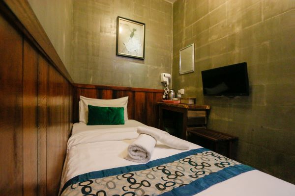hotel-img